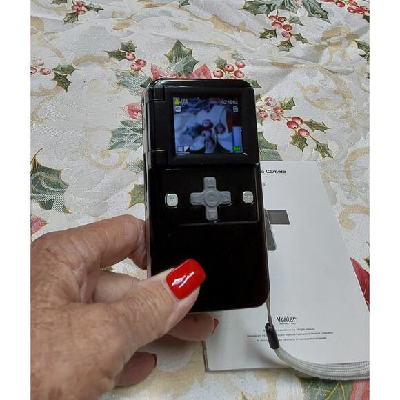 Vivitar Black Digital Mini Camcorder model DVR 410 with disc premium 8GB - Picture 3 of 4